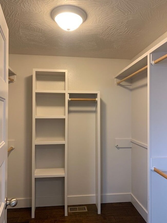 Building Photo - Beautiful Open Layout 3 Bedroom 2 Bath 3 Car Garage NIXA