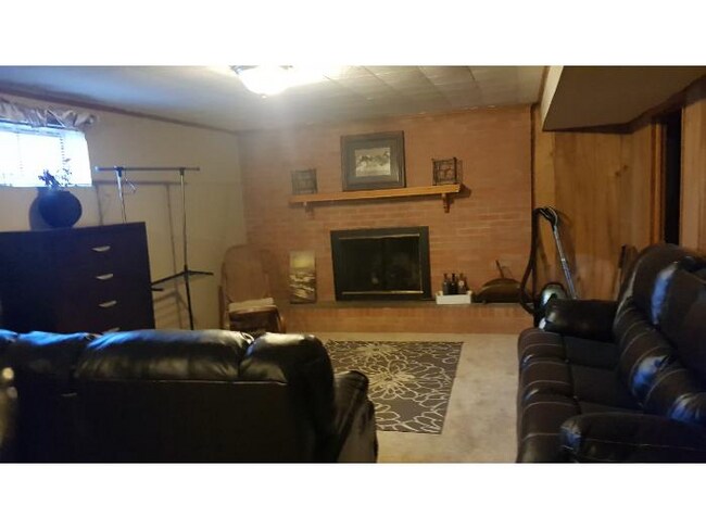 Building Photo - 1624 Wilton Rd