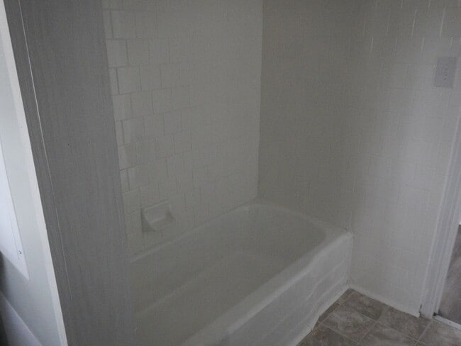 Building Photo - 1028 Proctor St