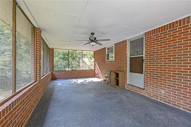 Building Photo - 5960 Brookdale Ln SW