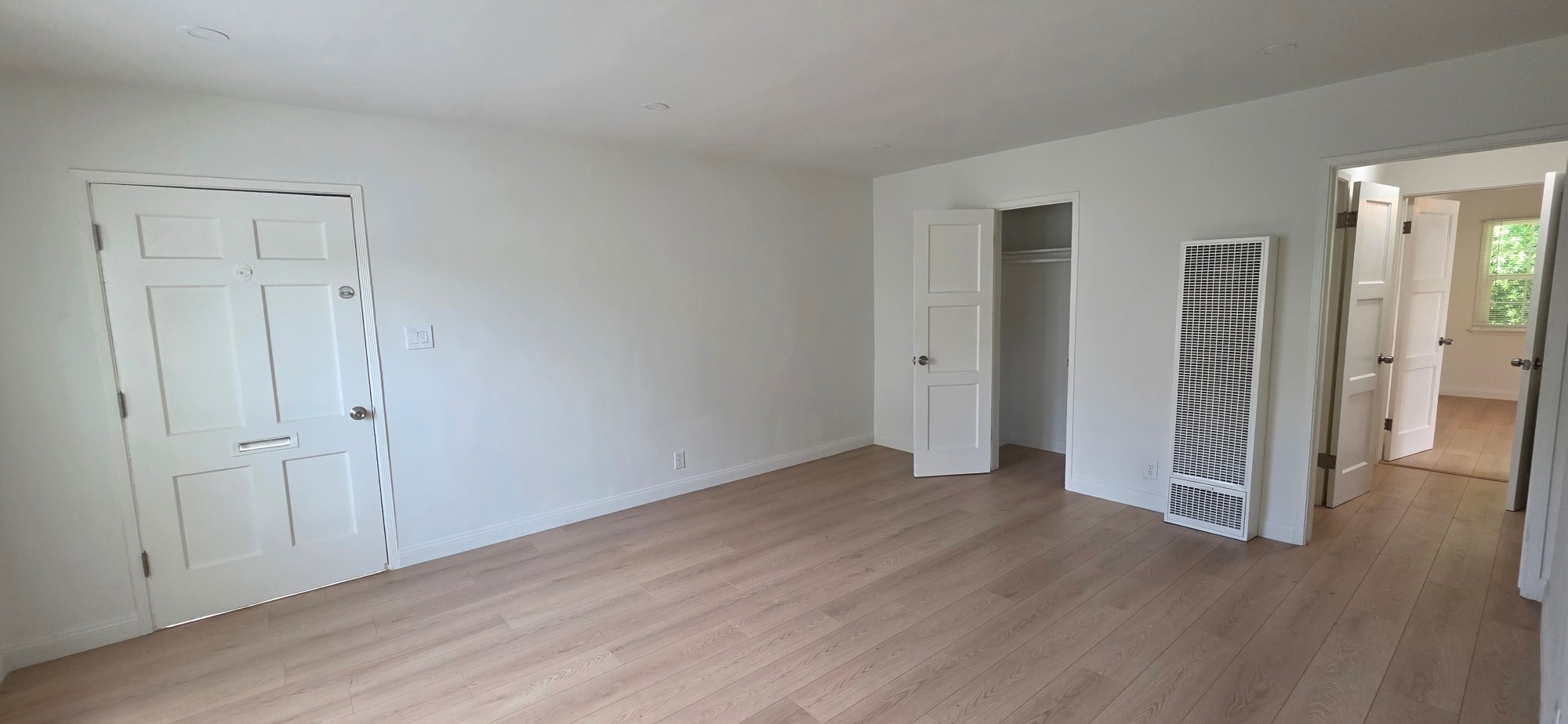Building Photo - 7034 Hazeltine Ave