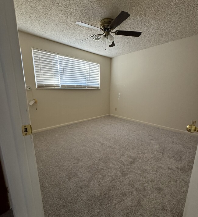 front bedroom - 1418 Kay St