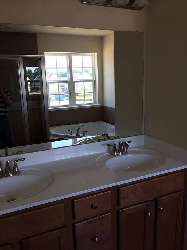 Building Photo - 535 Liam Pl