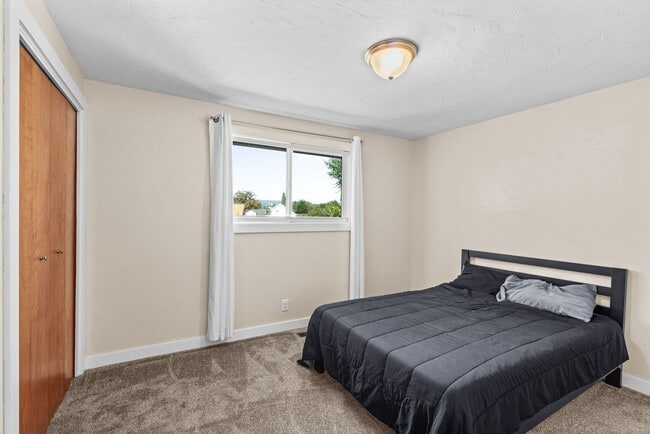 Building Photo - 1490 Carobelle Ct