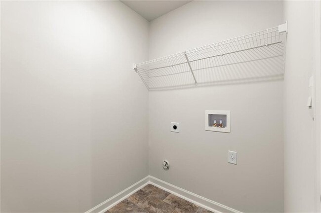 Building Photo - 127 Landsdowne Way SE