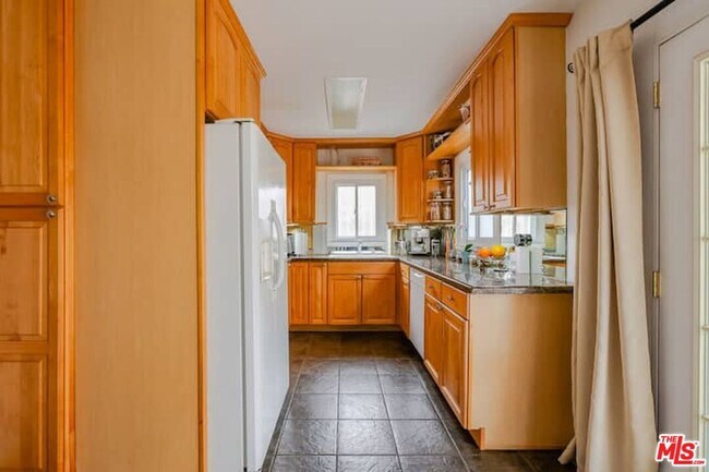 Building Photo - 1203 S Rimpau Blvd