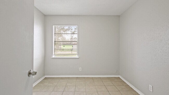 Building Photo - 612 Marshall