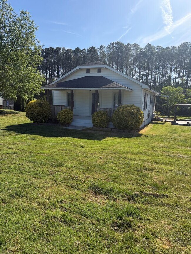 Building Photo - 823 Bristol Dr