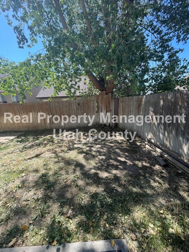 Building Photo - 2861 Fox Hunters Loop