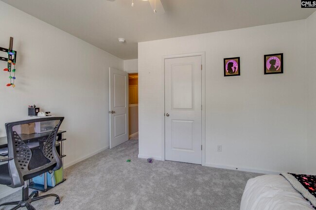 Building Photo - 456 Edenhall Dr