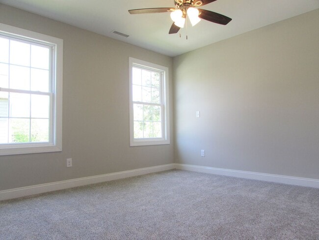 Building Photo - Great 3 Bed/1.5 Bath Home in the Heart of Hickory - Open Floor Plan - Modern Kitchen - Flat Backy...