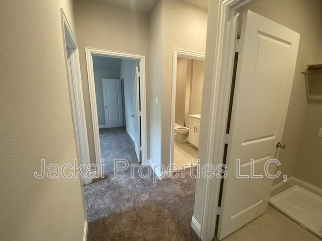 Building Photo - 801 Ponds Edge Ln