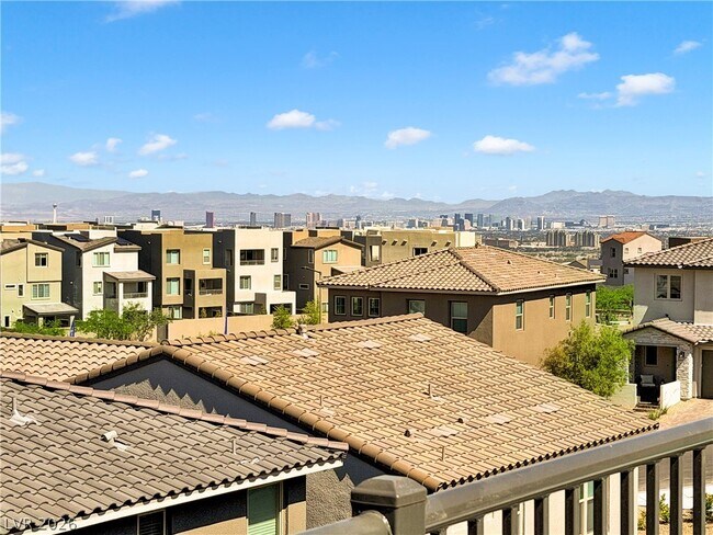 Building Photo - 2252 Bird of Prey St