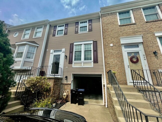 Building Photo - 425 Parkridge Ln