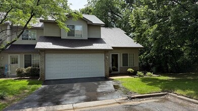 Building Photo - 2755 Ranchview Ln N