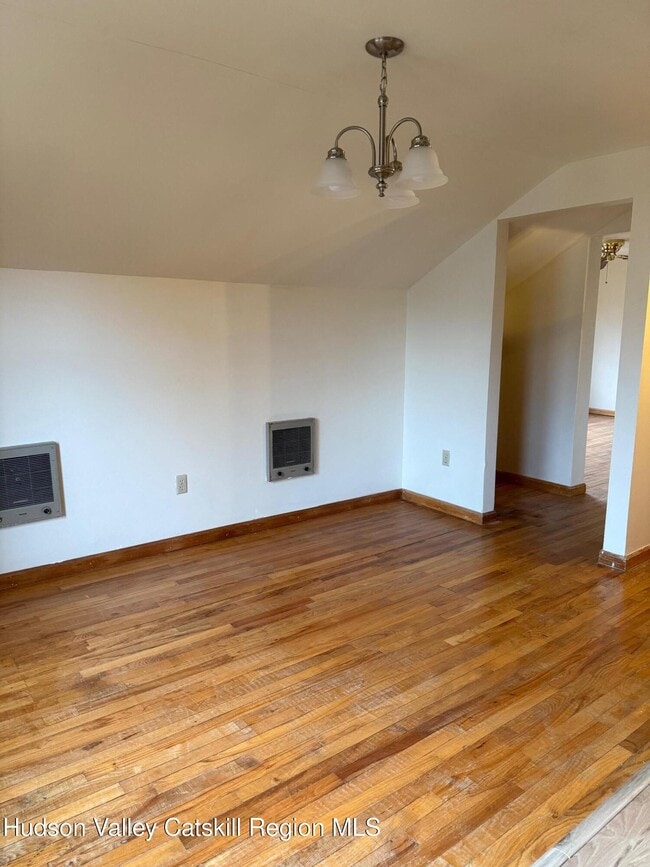 Building Photo - 274 N Rd