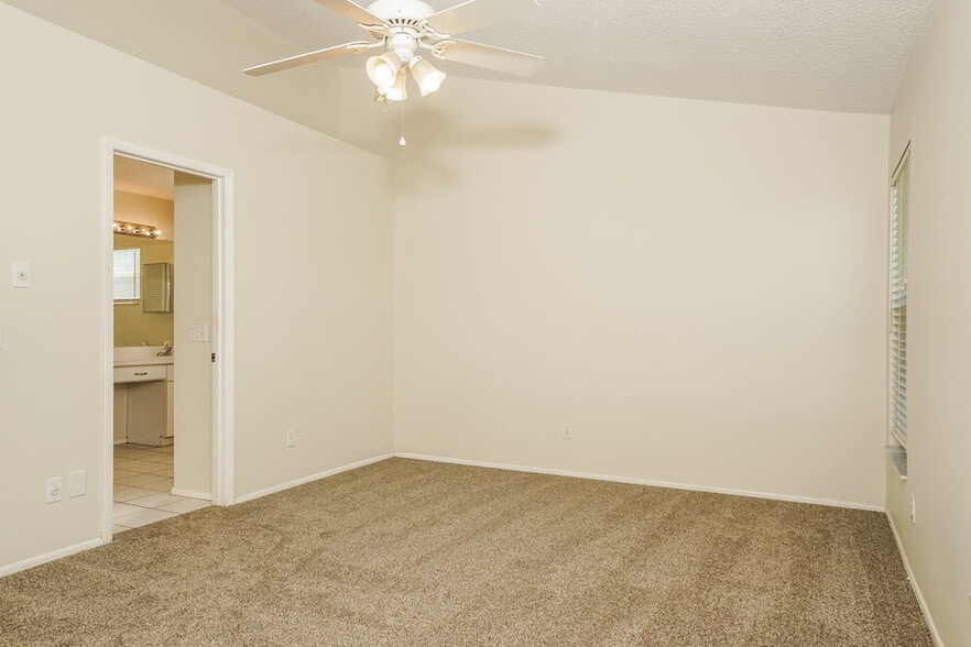 Building Photo - 4814 11th Ave Cir E