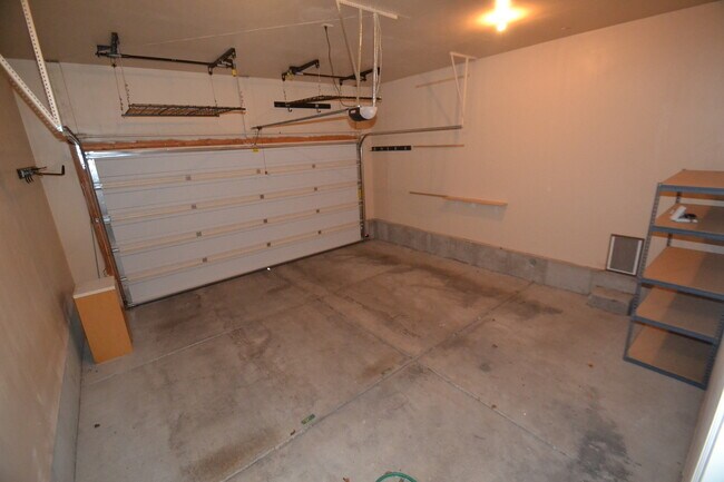 Building Photo - Cozy 2 Bedroom 2 Bath Home in Midvale!!!