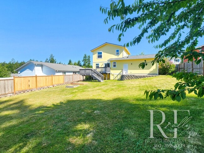 Building Photo - Inviting Poulsbo Home with Open Layout, Fe...