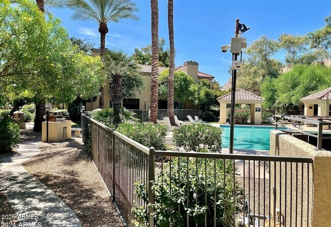 Building Photo - 4925 E Desert Cove Ave