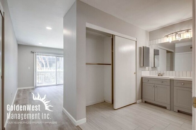 Building Photo - Spacious 3Bdm 2Ba Condo in Mission Valley ...