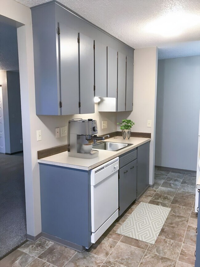 Building Photo - Selah Called- It Wants You to Live Here! *$500 OFF!!*