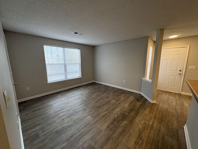 Building Photo - 2411 Hill St