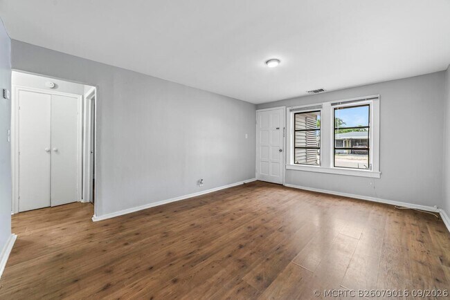 Building Photo - 645 NE 38th St