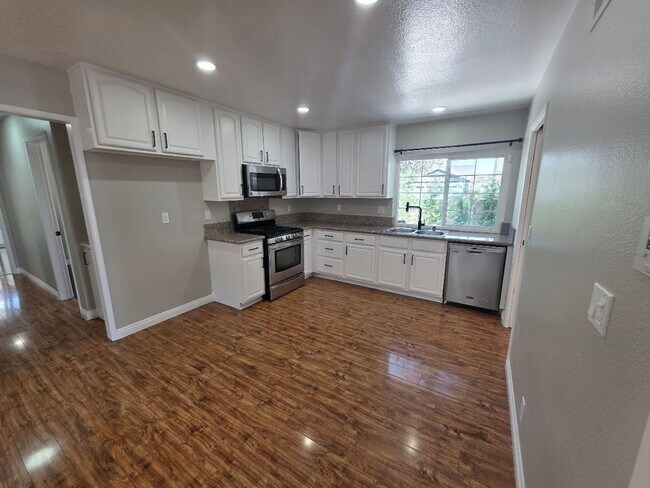 Building Photo - 12947 Arabella Pl