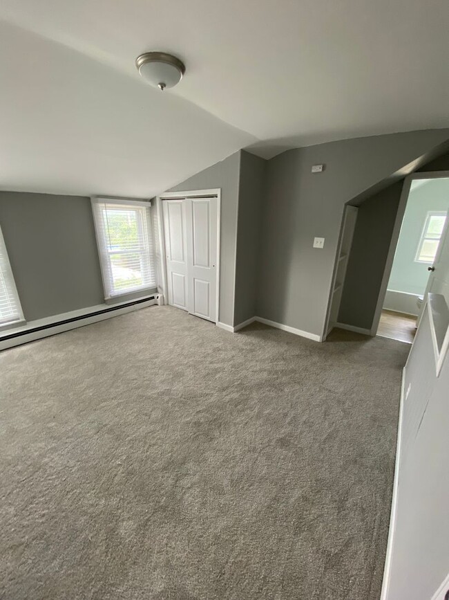 Building Photo - Cozy Renovated 2-Bedroom Home in Emmaus – ...