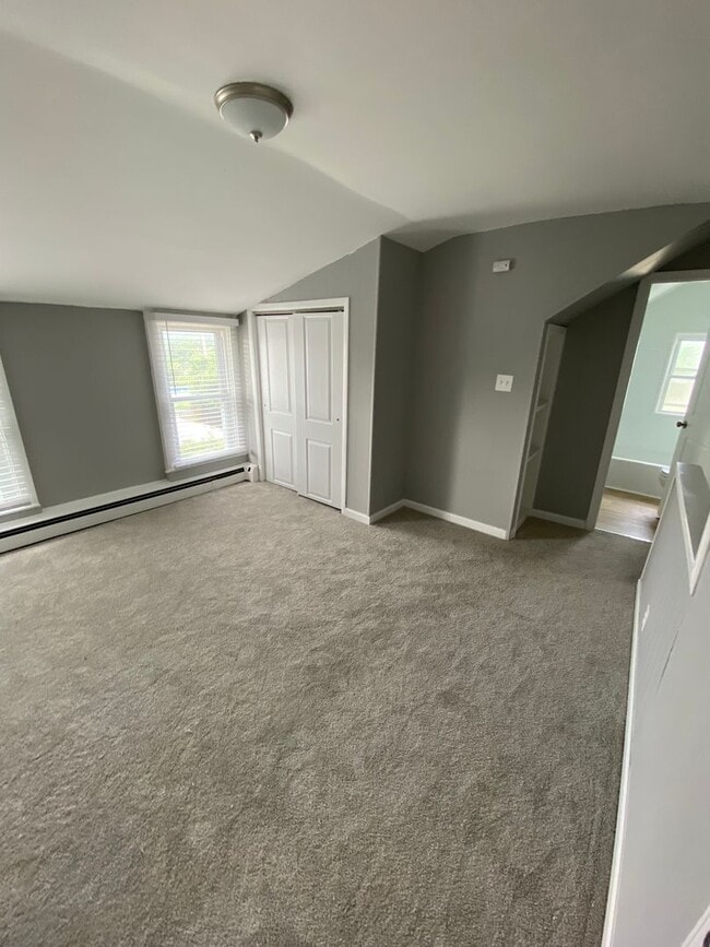 Building Photo - Cozy Renovated 2-Bedroom Home in Emmaus