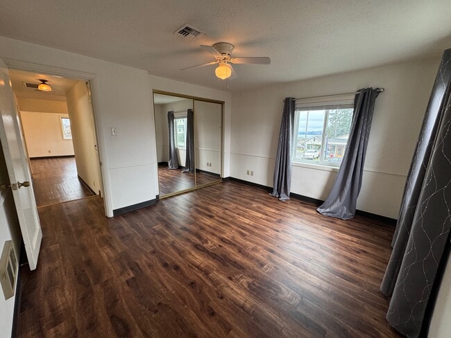 Building Photo - 4924 N Pearl St