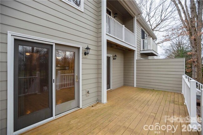 Building Photo - 16719 Spinnaker Ln