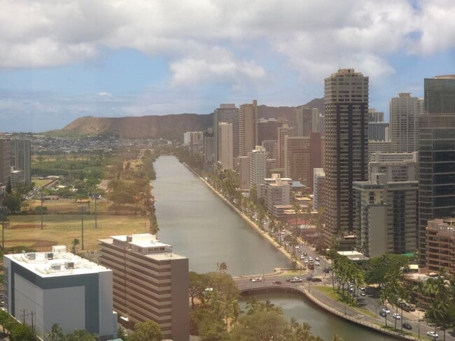 Building Photo - 1750 Kalakaua Ave