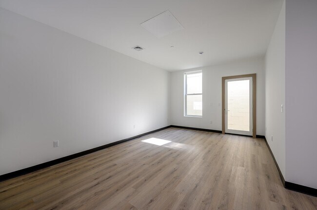Building Photo - 857 Bergen Ave