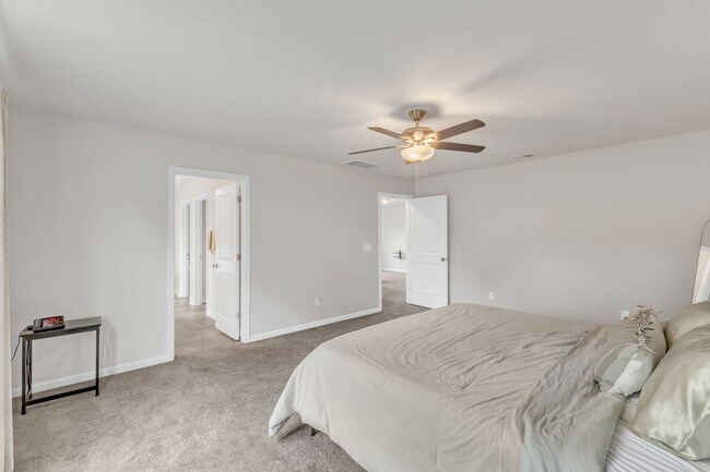 Building Photo - Spacious 3-Bedroom Home for Rent in Knight...