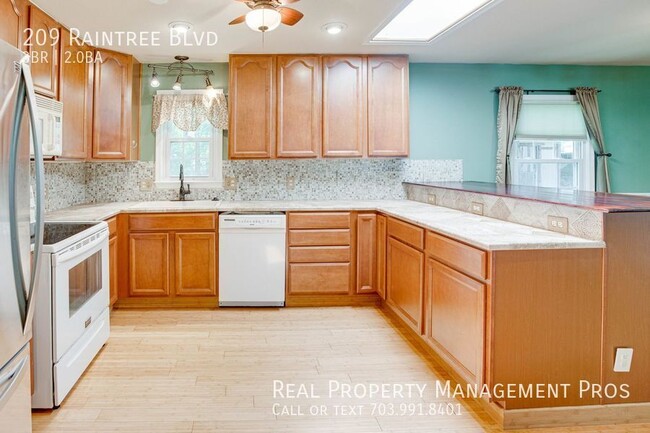 Building Photo - 209 Raintree Blvd