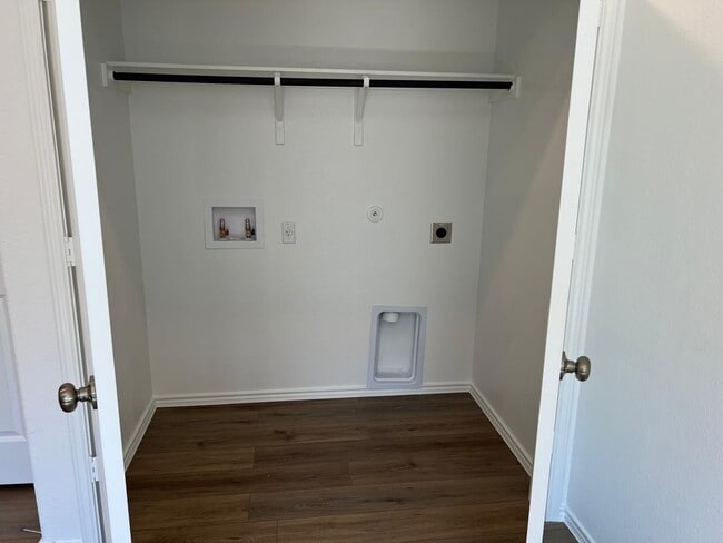 Building Photo - 212 Canley Lp