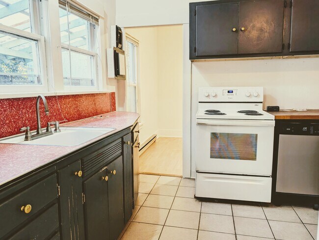 Building Photo - 1403 N 36th St