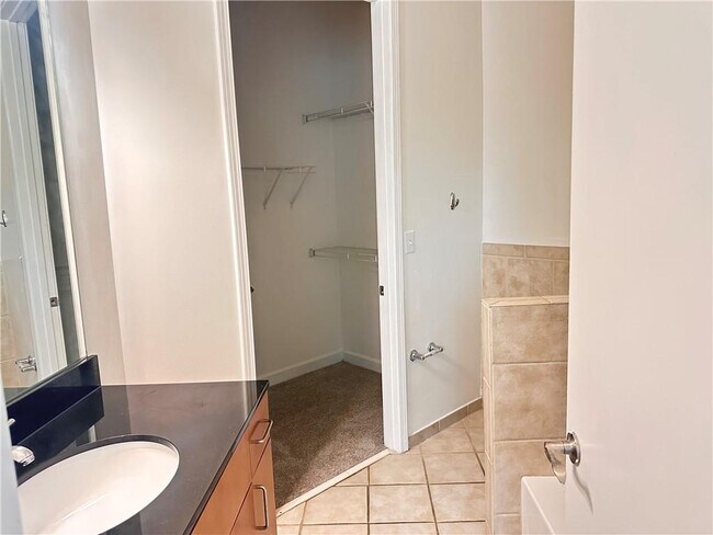 Building Photo - 711 Cosmopolitan Dr NE