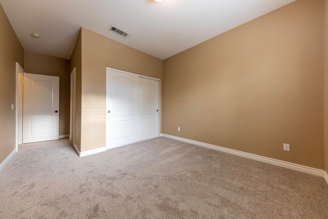 Building Photo - Beautiful 4 Bedroom 4 Bath House with Pool & Spa in Arroyo Vista