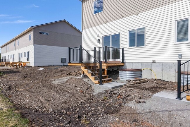 Building Photo - Modern Luxury Townhome in Prime Location –...