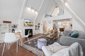 Building Photo - 11704 Dogwood Dr