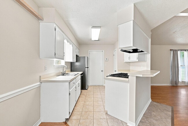 Building Photo - 148 Meadowbrook Ct