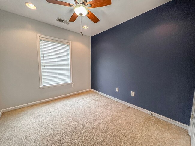 Building Photo - Huge 3 Bedroom 2.5 Bathroom Brick Townhome...