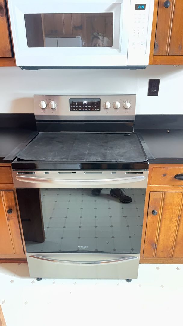 Building Photo - 3 BR 2 BA House