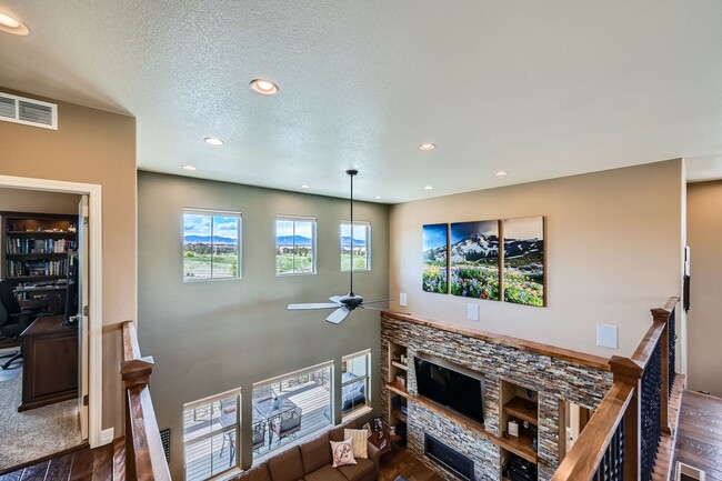 Building Photo - Luxury Living with Front Range Views, Hot ...