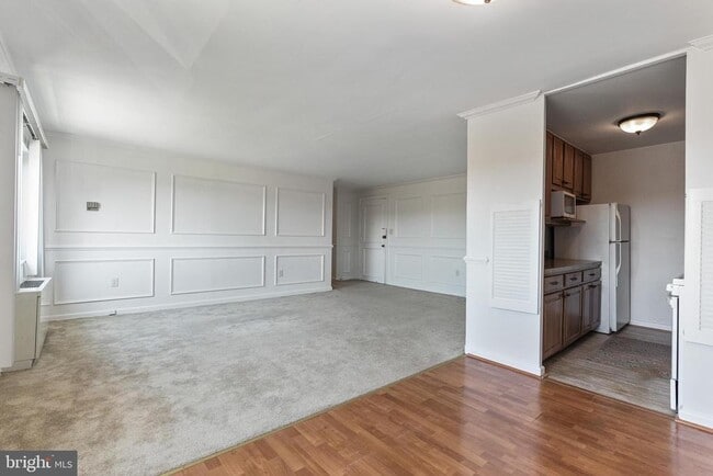 Building Photo - 1300 S Arlington Ridge Rd