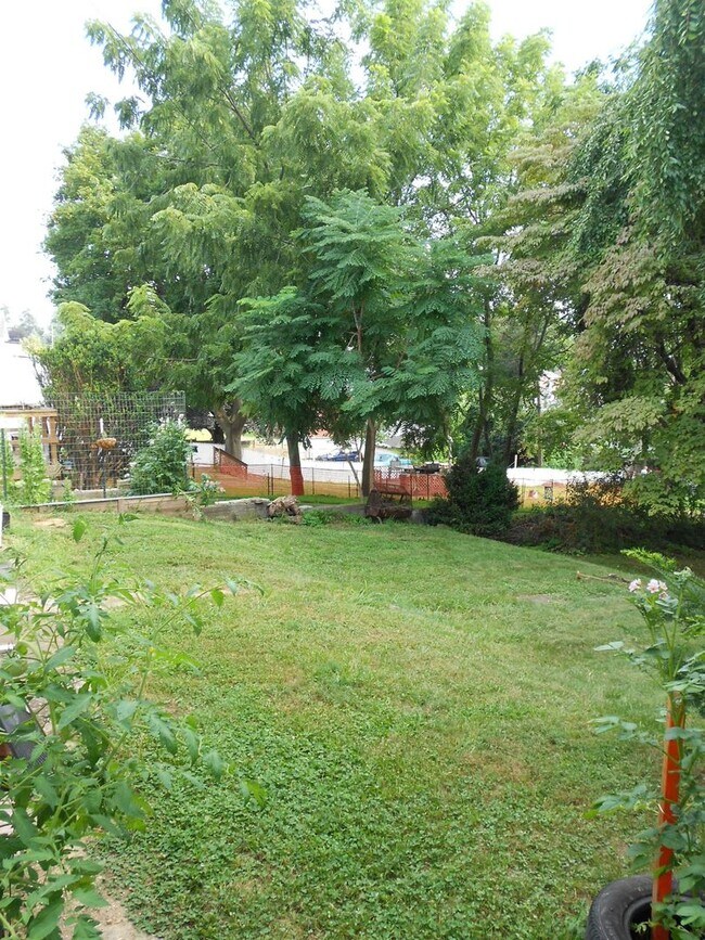 Building Photo - 6- 8 E. Third Street