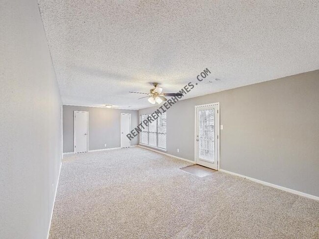 Building Photo - 4913 Foxrun Cir